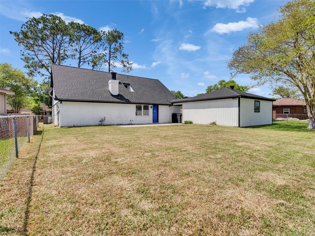 16007 Diana Lane, Houston, TX 77062