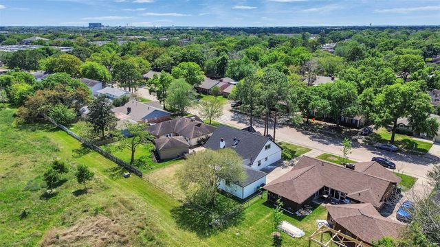16007 Diana Lane, Houston, TX 77062