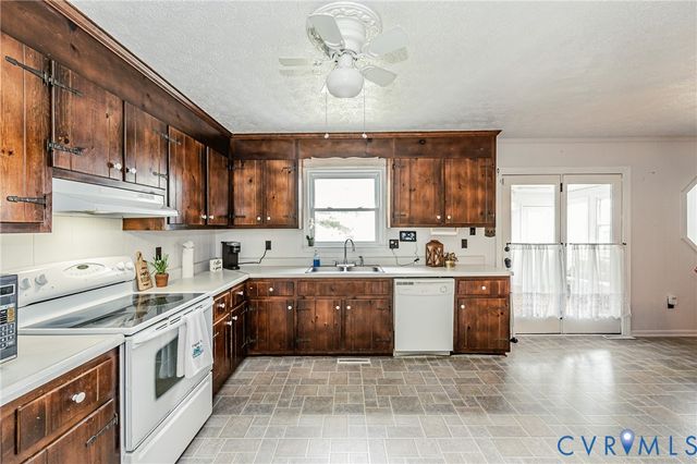 11011 Lamore Dr, Disputanta, VA 23842