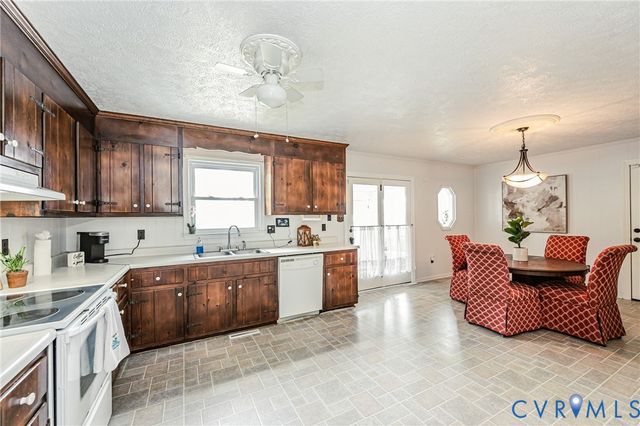 11011 Lamore Dr, Disputanta, VA 23842