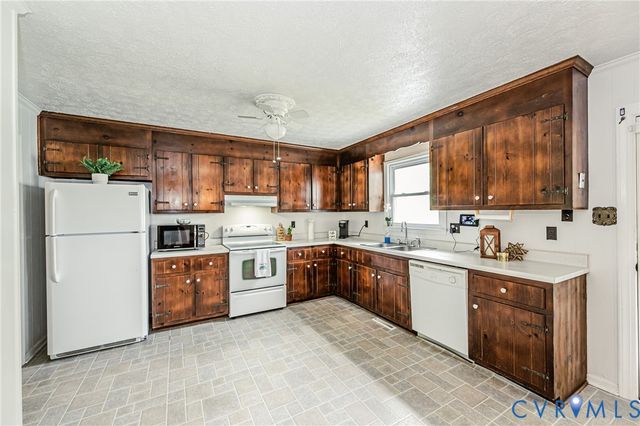 11011 Lamore Dr, Disputanta, VA 23842