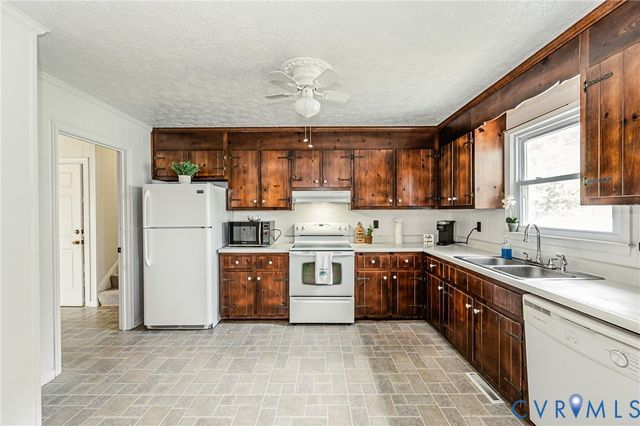 11011 Lamore Dr, Disputanta, VA 23842