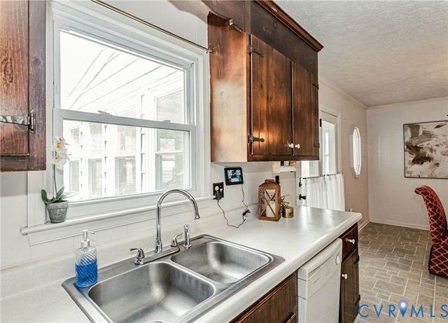 11011 Lamore Dr, Disputanta, VA 23842