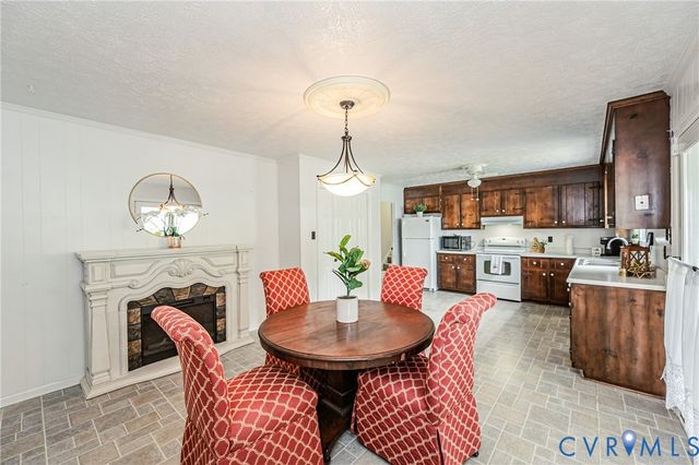 11011 Lamore Dr, Disputanta, VA 23842