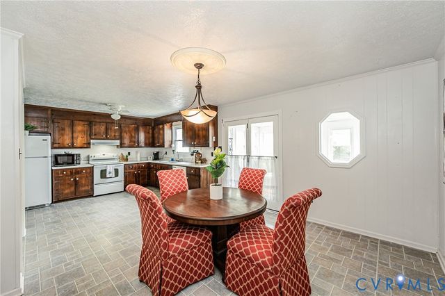 11011 Lamore Dr, Disputanta, VA 23842