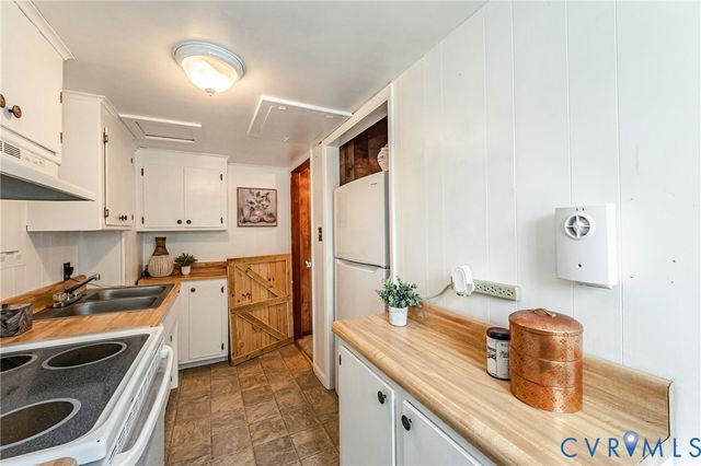 11011 Lamore Dr, Disputanta, VA 23842