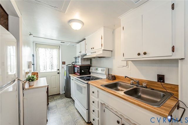 11011 Lamore Dr, Disputanta, VA 23842