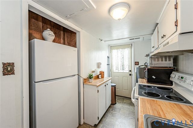 11011 Lamore Dr, Disputanta, VA 23842