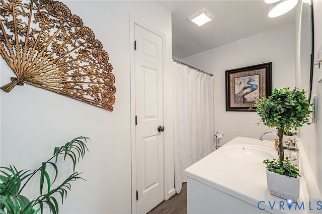 11011 Lamore Dr, Disputanta, VA 23842