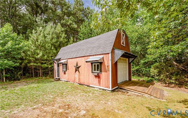 11011 Lamore Dr, Disputanta, VA 23842