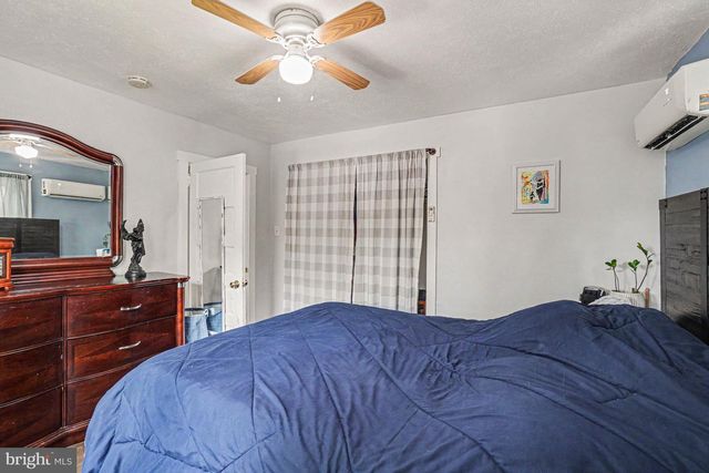 438 OAK TC, Reading, PA 19611