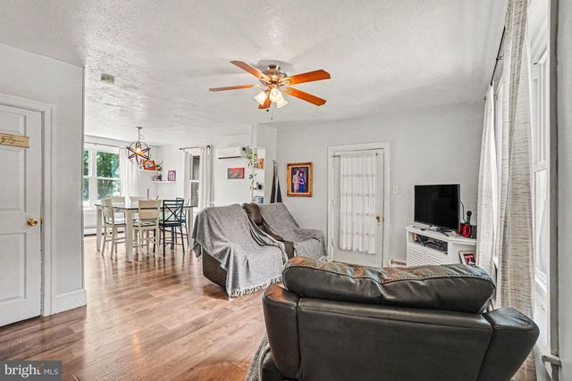 438 OAK TC, Reading, PA 19611