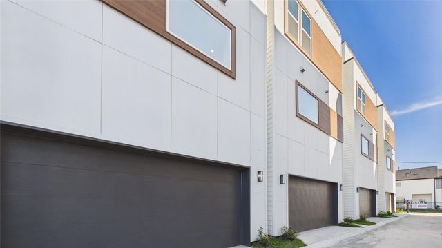 2421 Harrington Street, Houston, TX 77026