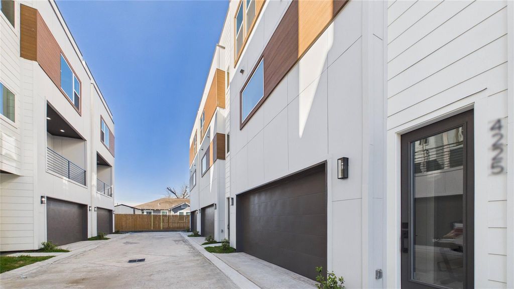 2421 Harrington Street, Houston, TX 77026