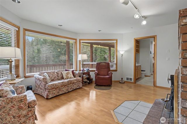 48513 144th Avenue E, Eatonville, WA 98328