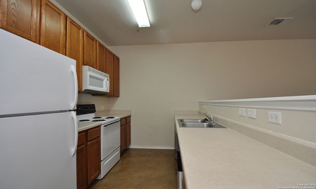 10611 Mathom Landing, Universal City, TX 78148