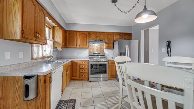 508 James Wittchen Drive, Schererville, IN 46375