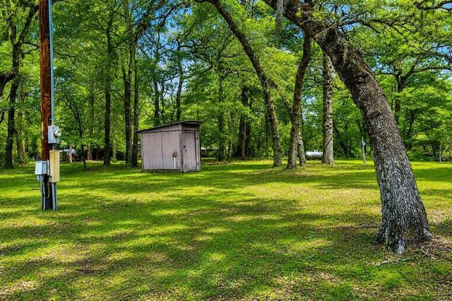 1393 County Road 2103, Weimar, TX 78962