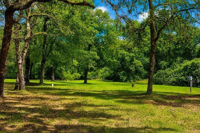 1393 County Road 2103, Weimar, TX 78962