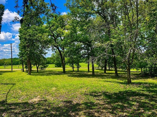 1393 County Road 2103, Weimar, TX 78962
