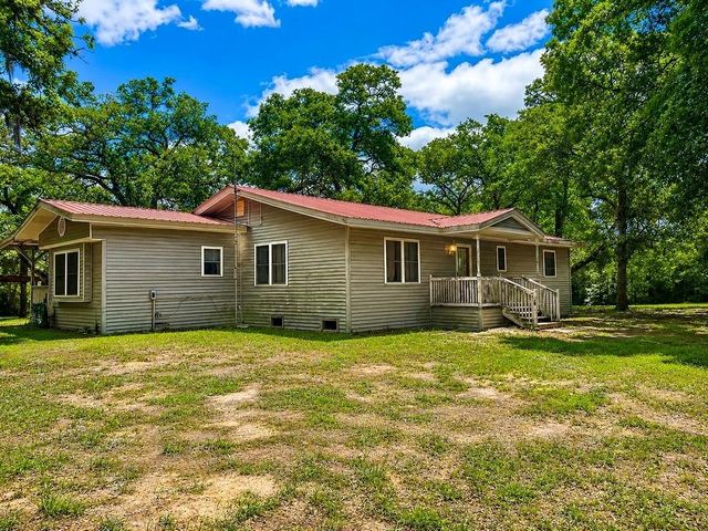 1393 County Road 2103, Weimar, TX 78962