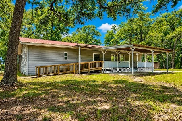 1393 County Road 2103, Weimar, TX 78962