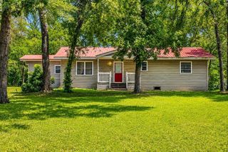 1393 County Road 2103, Weimar, TX 78962