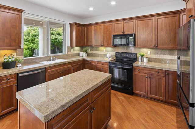 2775 Eagles Peak Ln, Lincoln, CA 95648