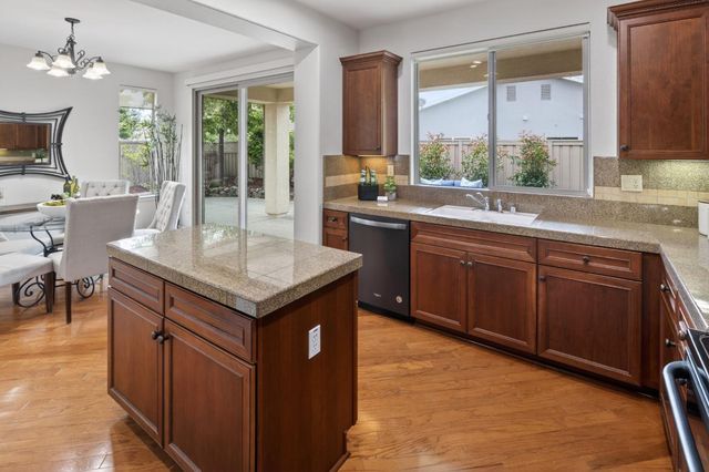 2775 Eagles Peak Ln, Lincoln, CA 95648
