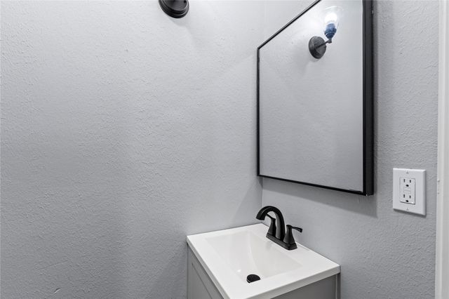 1119 Woodland Drive, El Lago, TX 77586