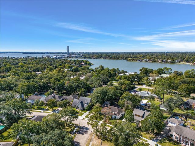 1119 Woodland Drive, El Lago, TX 77586