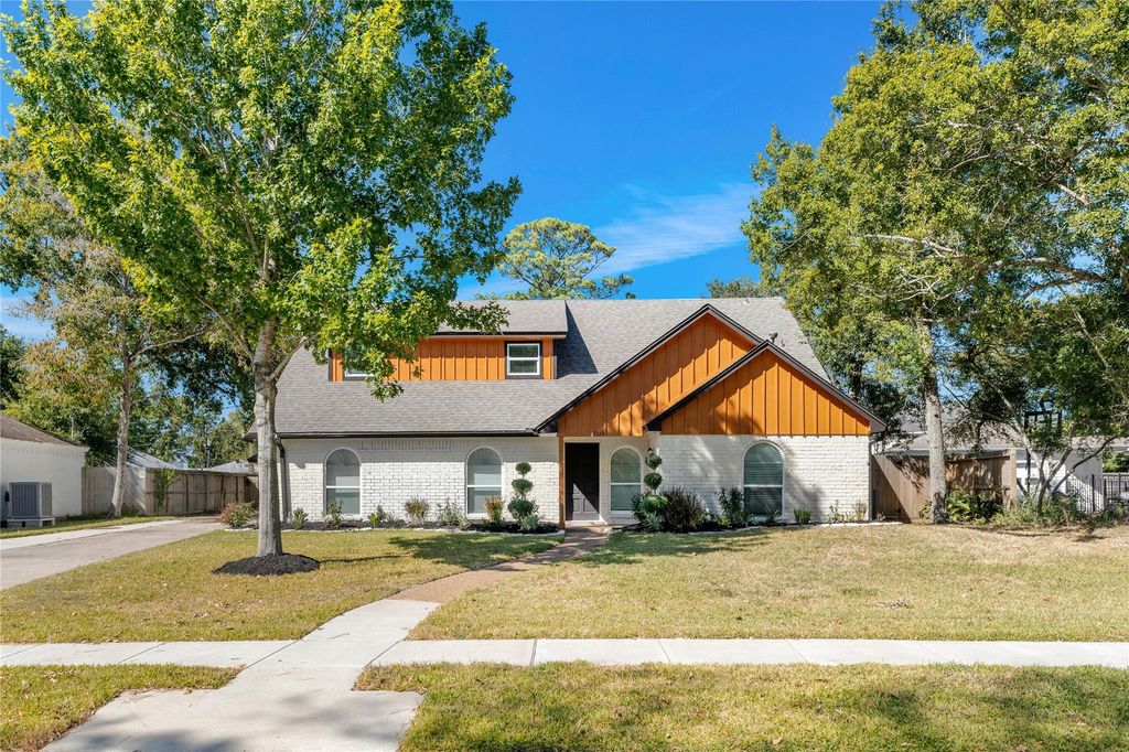 1119 Woodland Drive, El Lago, TX 77586