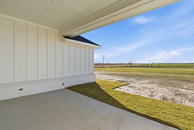 1001 Paramount Drive, Cresson, TX 76035