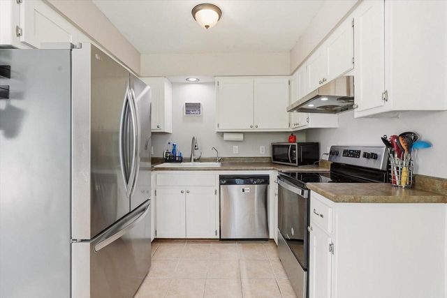914 Kings Ridge COURT W, West Bend, WI 53090