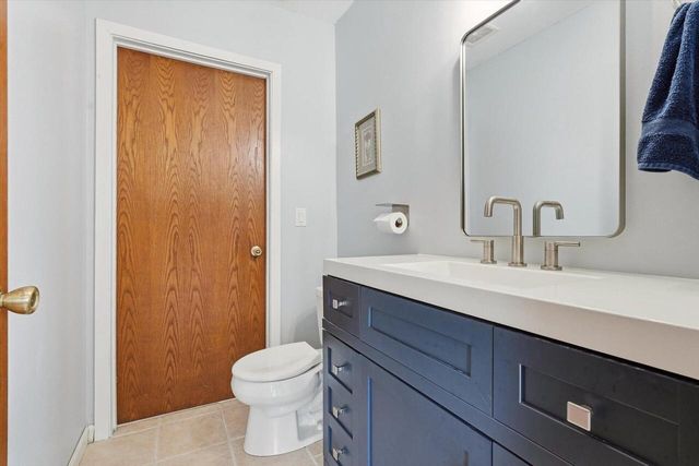 914 Kings Ridge COURT W, West Bend, WI 53090