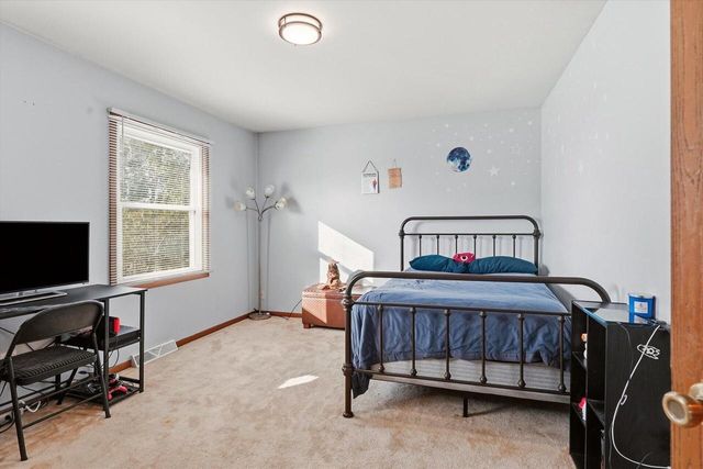 914 Kings Ridge COURT W, West Bend, WI 53090