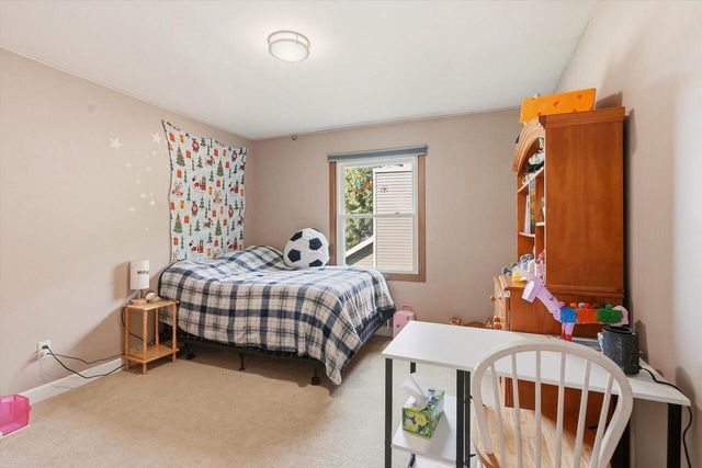 914 Kings Ridge COURT W, West Bend, WI 53090