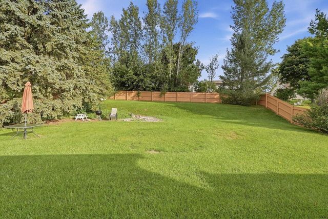 914 Kings Ridge COURT W, West Bend, WI 53090