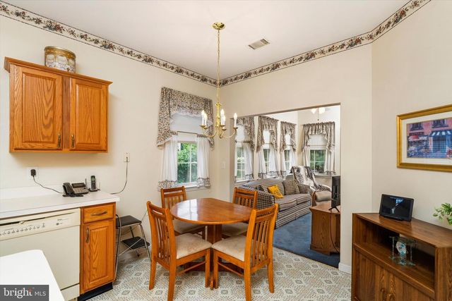 10 HUMMINGBIRD DR, Hamilton, NJ 08690