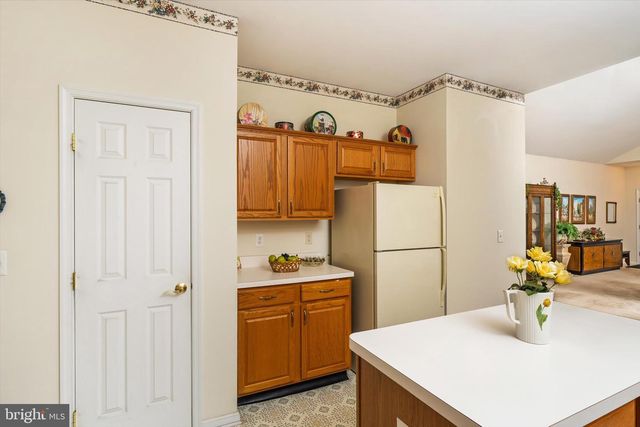 10 HUMMINGBIRD DR, Hamilton, NJ 08690