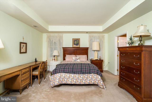 10 HUMMINGBIRD DR, Hamilton, NJ 08690
