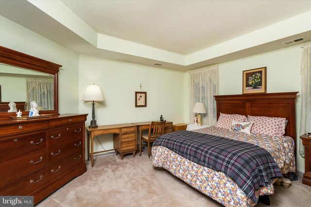 10 HUMMINGBIRD DR, Hamilton, NJ 08690