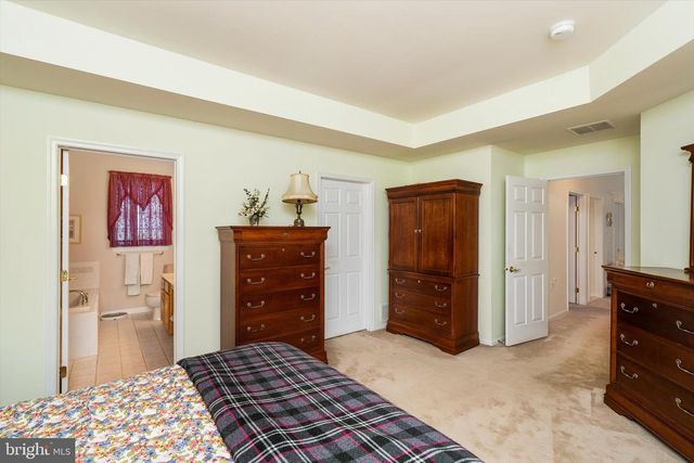 10 HUMMINGBIRD DR, Hamilton, NJ 08690