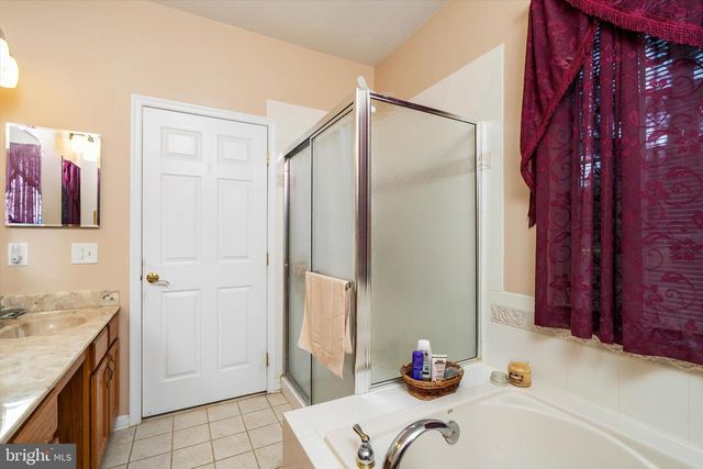 10 HUMMINGBIRD DR, Hamilton, NJ 08690