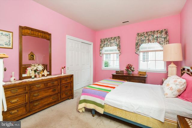 10 HUMMINGBIRD DR, Hamilton, NJ 08690