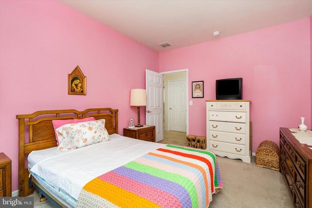 10 HUMMINGBIRD DR, Hamilton, NJ 08690