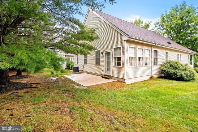 10 HUMMINGBIRD DR, Hamilton, NJ 08690
