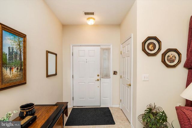 10 HUMMINGBIRD DR, Hamilton, NJ 08690