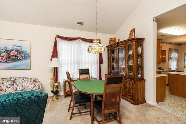 10 HUMMINGBIRD DR, Hamilton, NJ 08690