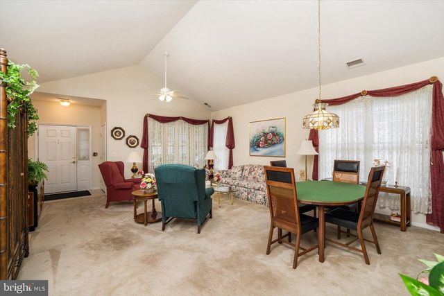 10 HUMMINGBIRD DR, Hamilton, NJ 08690